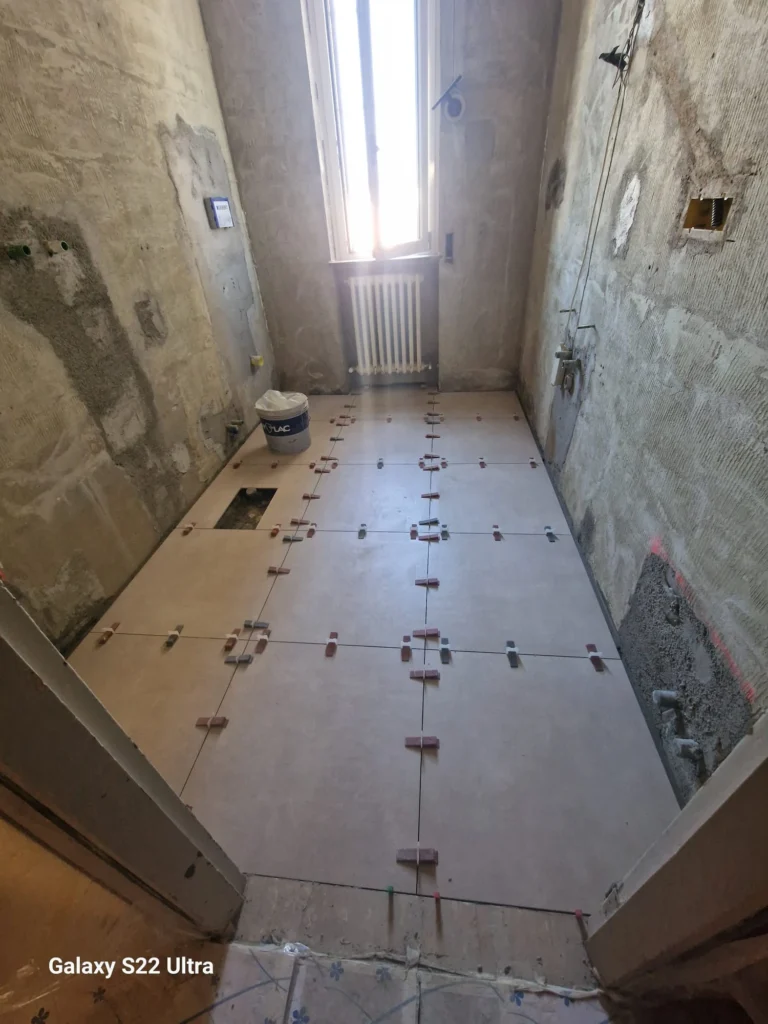 foto di pistrelle appena messe a terra in un edificio